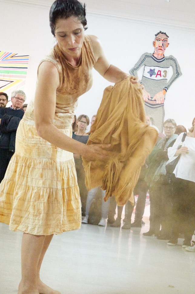 Performance-Art-Claudia-Bucher-Harlekin-03.jpg