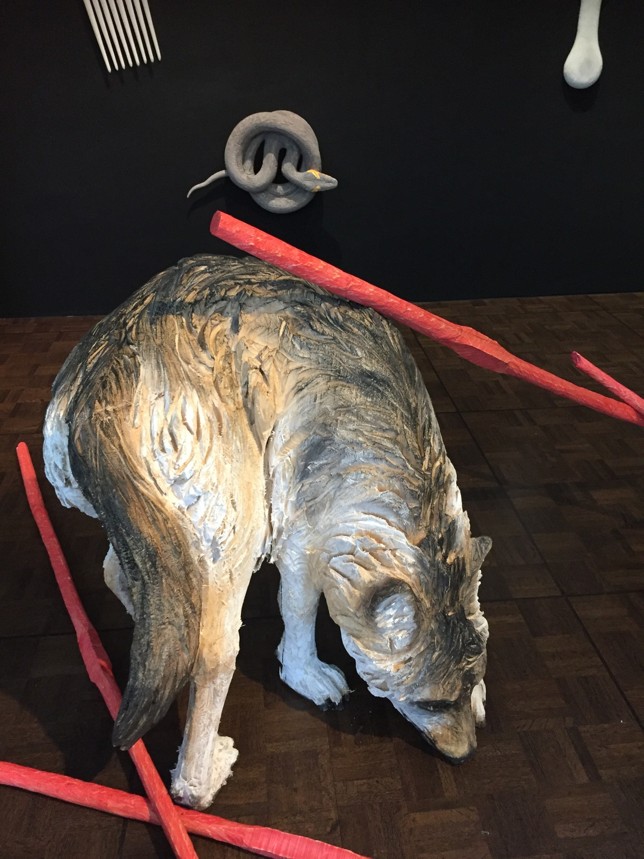 Wolf, Pappelholz in Farbe gefasst, 80 x 80 x 85 cm, 2020
