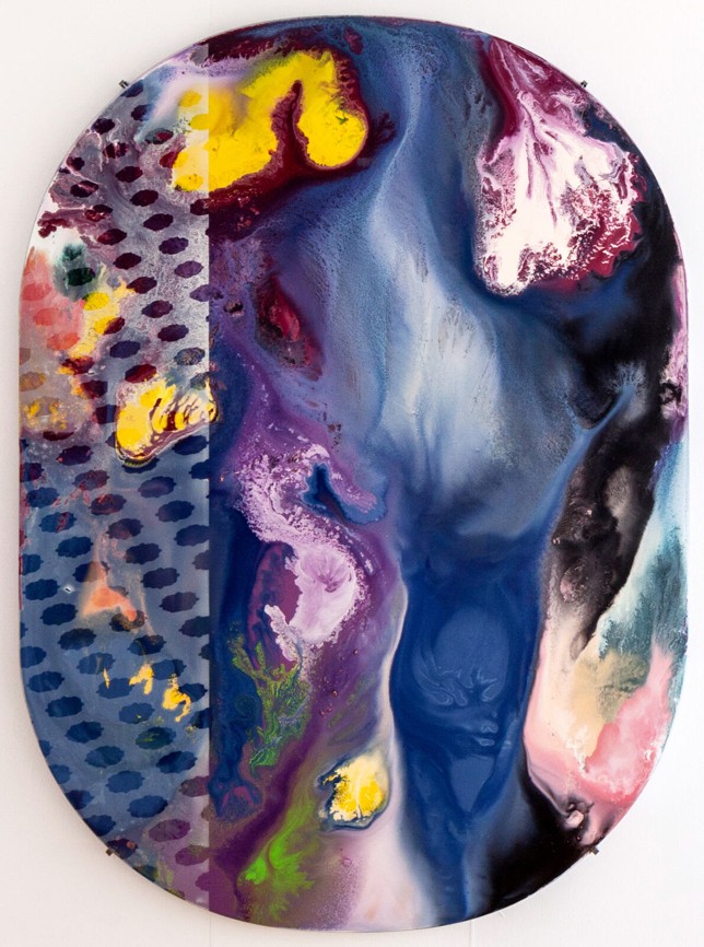 Undercover, Kunstharz und Siebdruck auf Glas, 150 × 110 cm, 2014/15